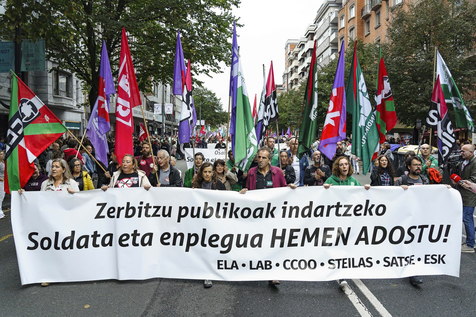 Sindikatuek elkarreratzeak deitu dituzte grebaren atariko