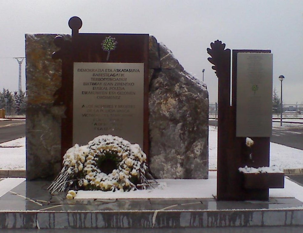 Beraien ihardueran bizitza galdu duten gure landikeen oroitzapenean