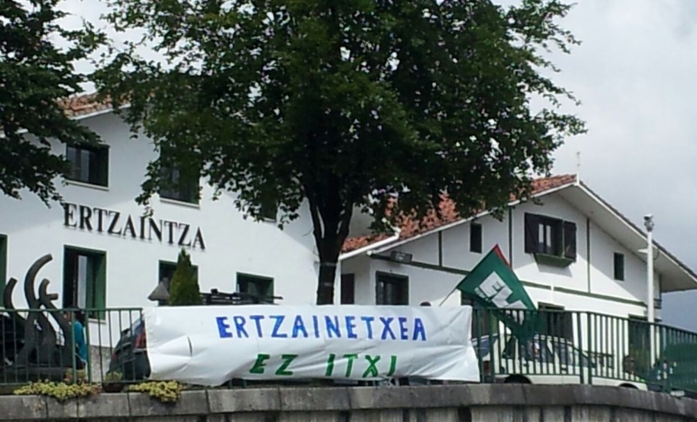 ELA-Ertzaintzak onartezintzat jo du sailak ertzainetxeak bateratzeko hartu duen erabakia