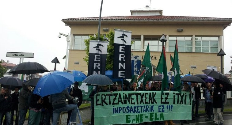 Ertzainetxeak ez itxi!