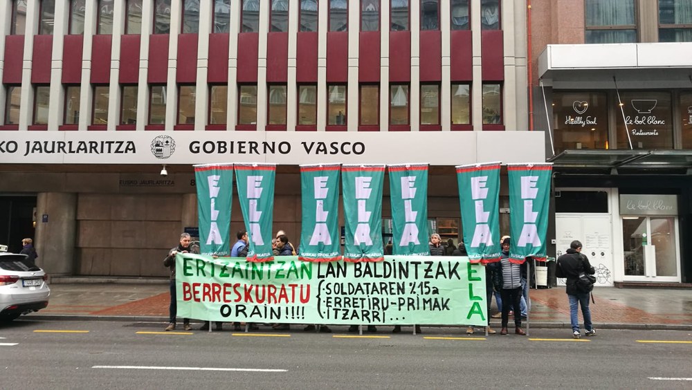 Ertzaintzan murriztutako lan-baldintzak berreskuratzea exijitu dio ELAk Jaurlaritzari