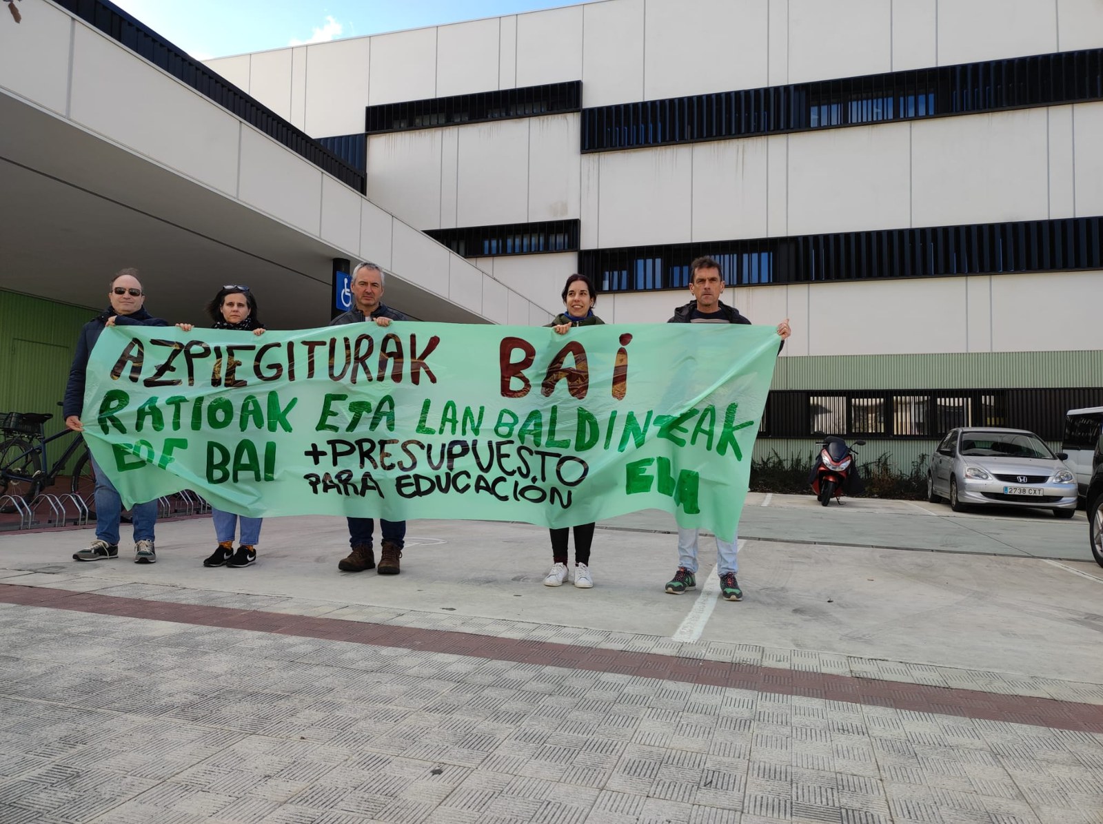 Aurrekontuetan hezkuntzako inbertsioan euro bakar bat ere ez da erabiliko langileen lan-baldintzak hobetzeko