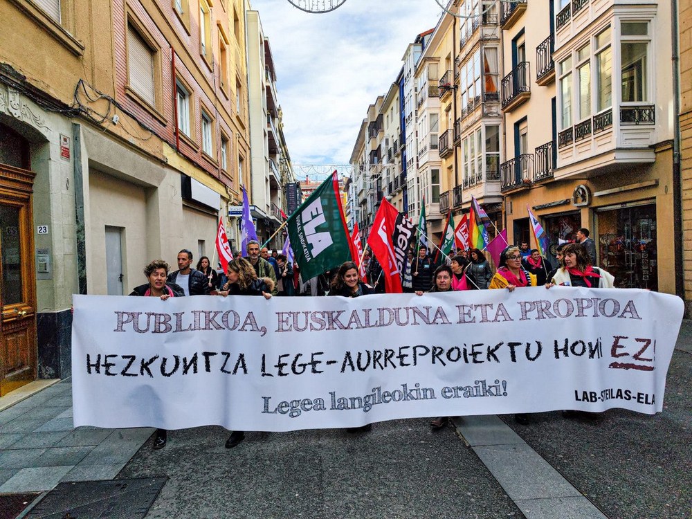 EAEko Hezkuntzako langileen %60k egin du bat grebarekin