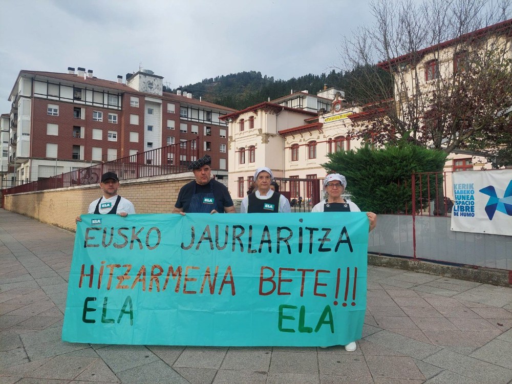 ELAk kontzentrazioak egin ditu Hezkuntza Sailak akordioa betetzen ez duelako salatzeko