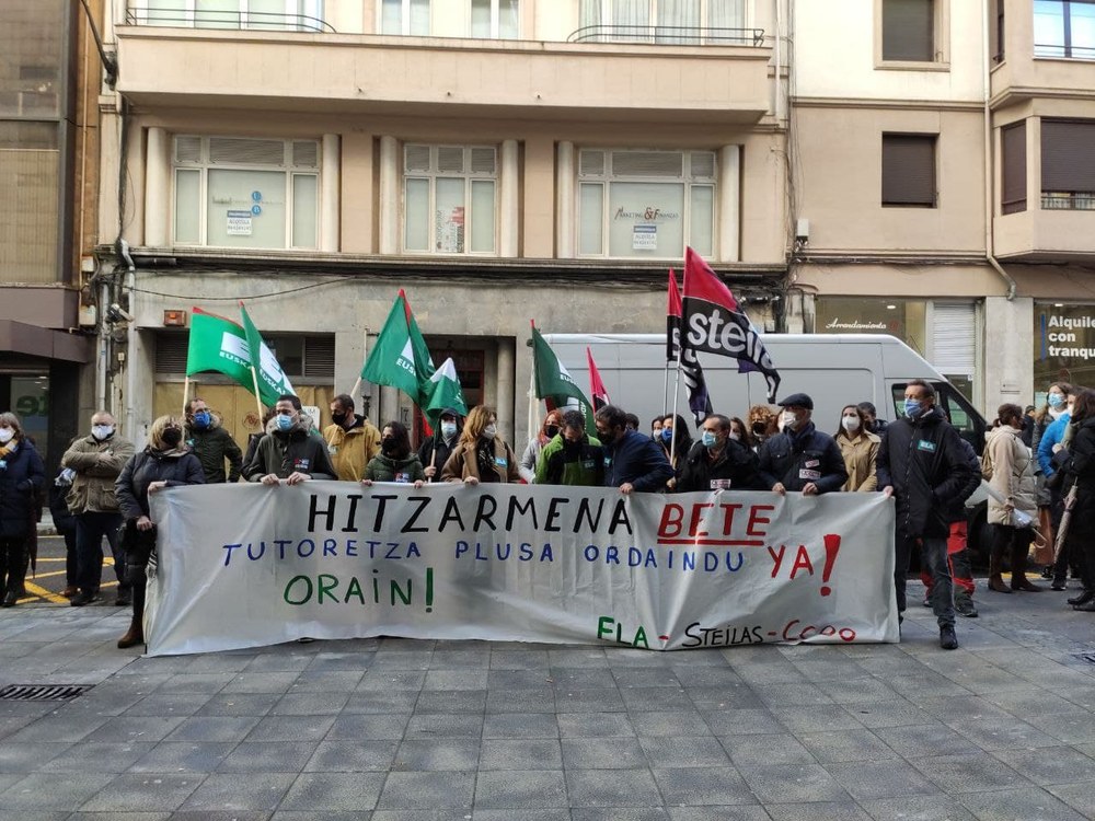 ELAk, STEILASek eta CCOOk EAEko itunpeko Lanbide Heziketako eta Haur Hezkuntzako lehen zikloko tutoretza plusa ordaintzea exijitu diete patronalei