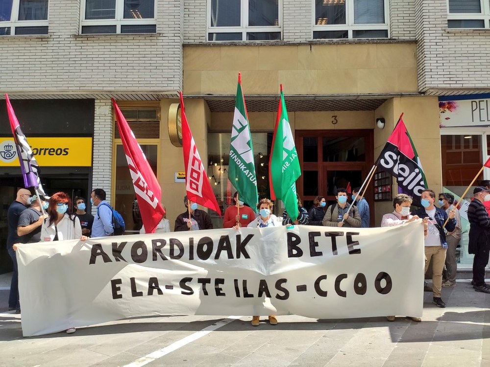 ELAk, Steilasek eta CCOOk EAEko itunpeko ikastetxetako greba amaitzeko akordioan adostutako edukiak betetzeko eskatu diete patronalei