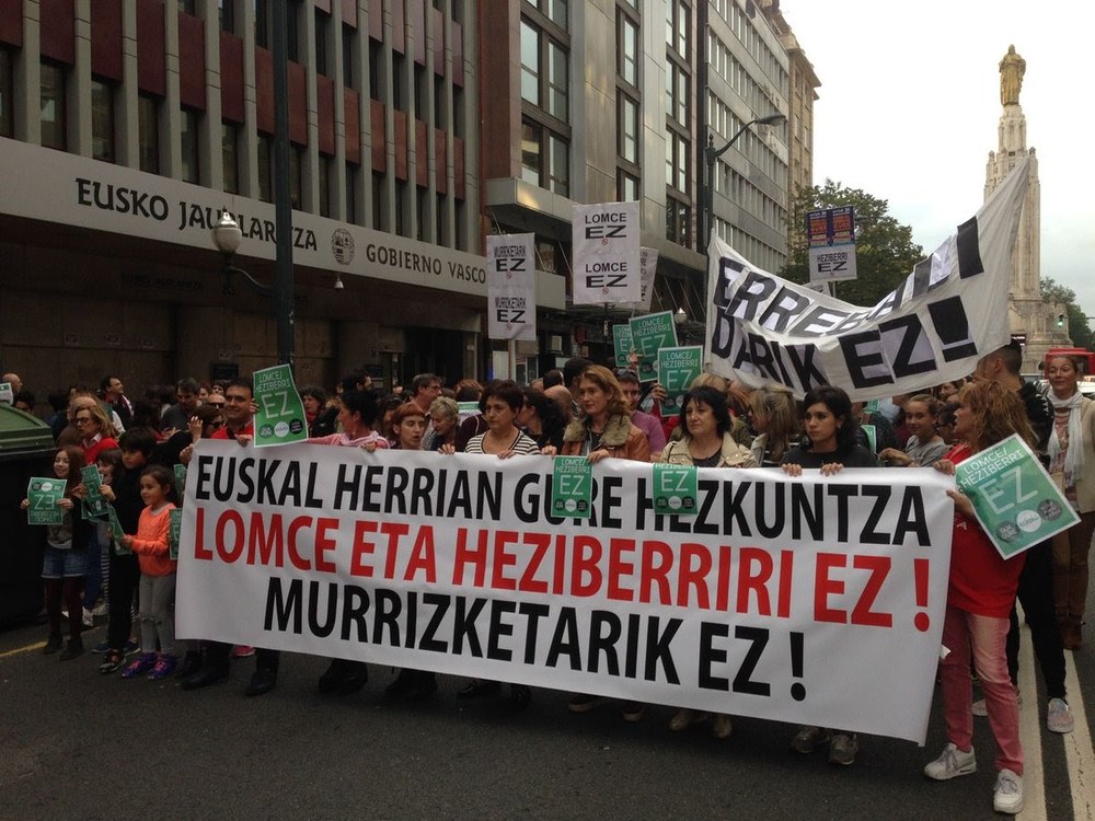 Euskal Hezkuntza Legea egiteko prozesu berri demokratiko bat egitea eskatzen dugu
