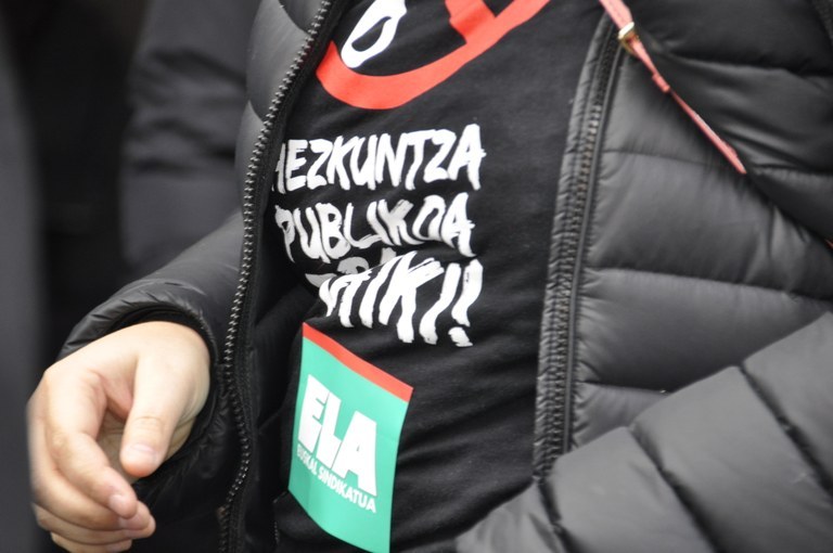 Eusko Jaurlaritzak Hezkuntzako irakasleen eta langileen bizkar gainean utzi du ikasleen hezkuntza-ibilbidea bermatzeko erantzukizuna