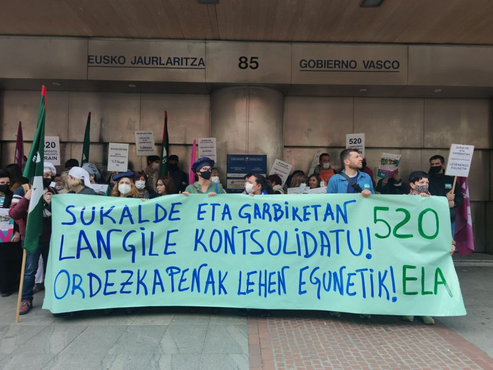 Hezkuntza publikoko sukalde eta garbikuntzako lehenengo greba eguna arrakastatsua izaten ari da