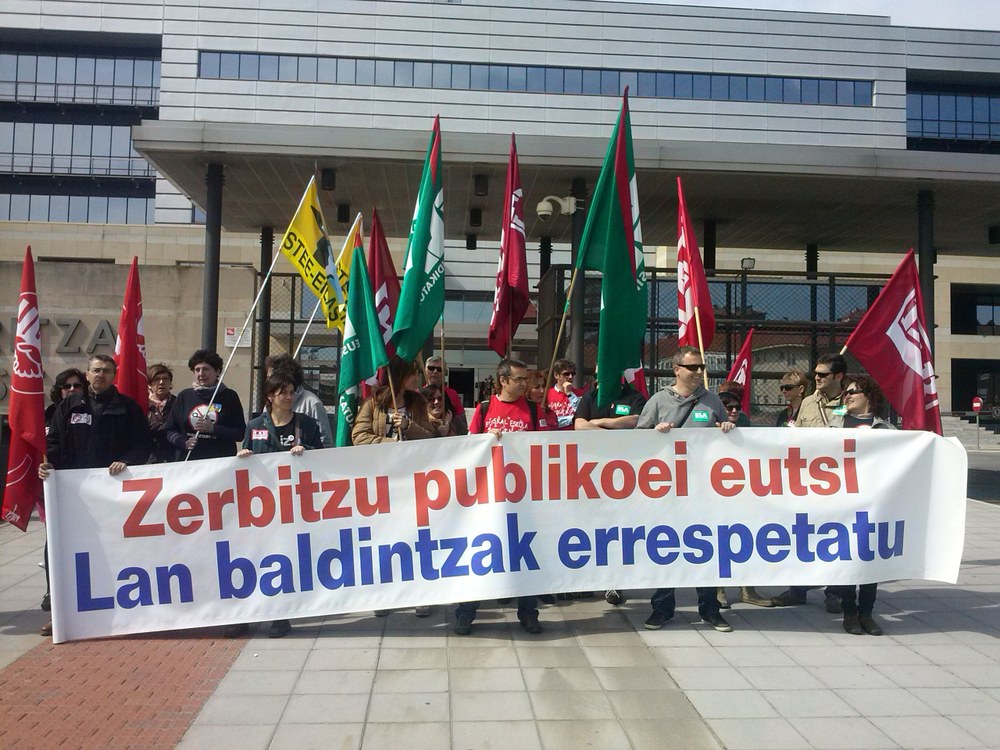 Irakaskuntza publikoko irakasleen ordezkari guztiok uko egin diogu jaurlaritzaren sasi negoziazioari