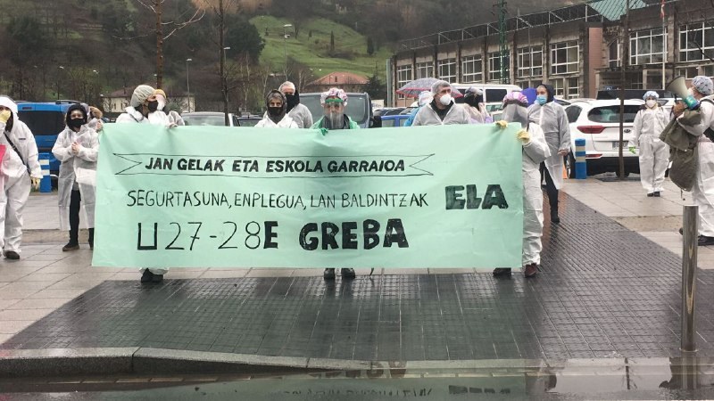 Jantokietako eta eskola-garraioko lehen greba egunean gehiegizko gutxieneko zerbitzuak salatu dituzte