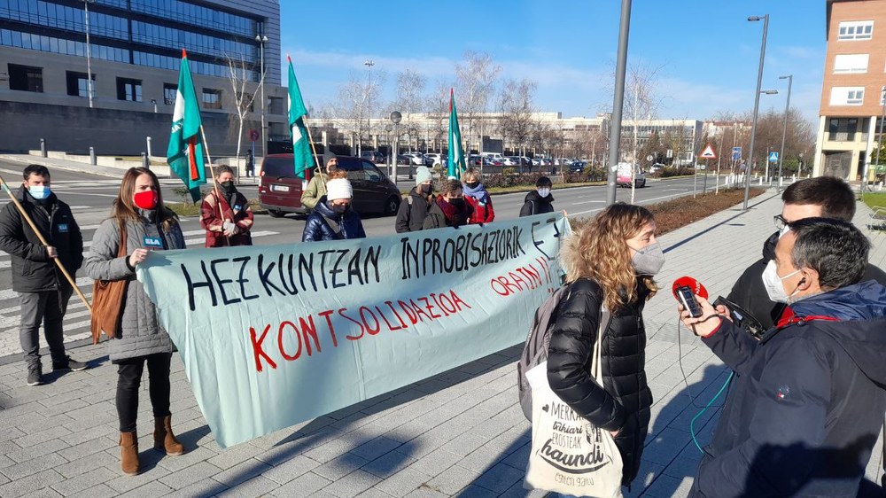 Langileen kontsolidazioa eta zaintza baimen ordainduak eskatu ditu ELAK Irakasleen Mahai Negoziatzailean