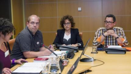 Legebiltzarraren inplikazioa eskatu dute sindikatuek itunpeko irakaskuntzaren  gatazkari irtenbidea eman ahal izateko