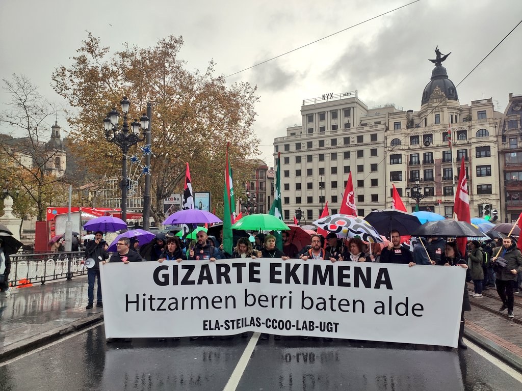 Negoziazioak blokeatuta jarraitzen badu, urtarrilean mobilizazio gehiago egingo dituztela iragarri dute sindikatuek