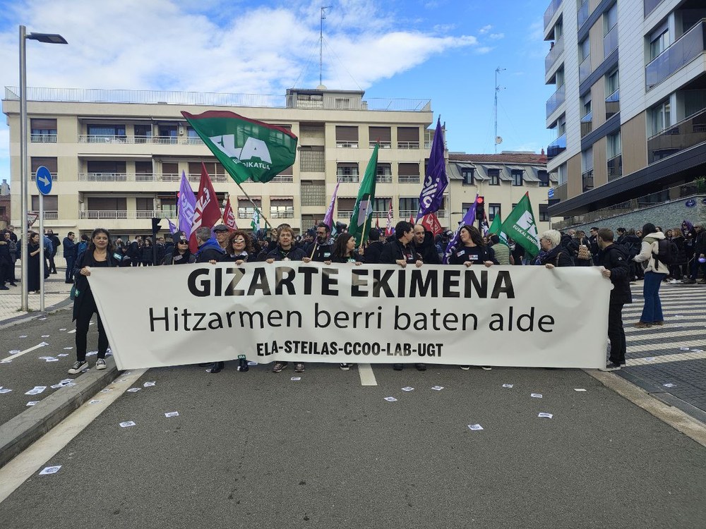 Patronalei arduraz jokatzeko eta gatazka ez luzatzeko eskatu diete urtarrileko bigarren greba egunean
