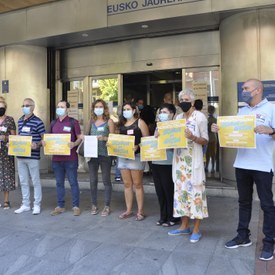 Protestak EAEko hiru Hezkuntza Ordezkaritzen aurrean irailaren 15eko grebaren atarian