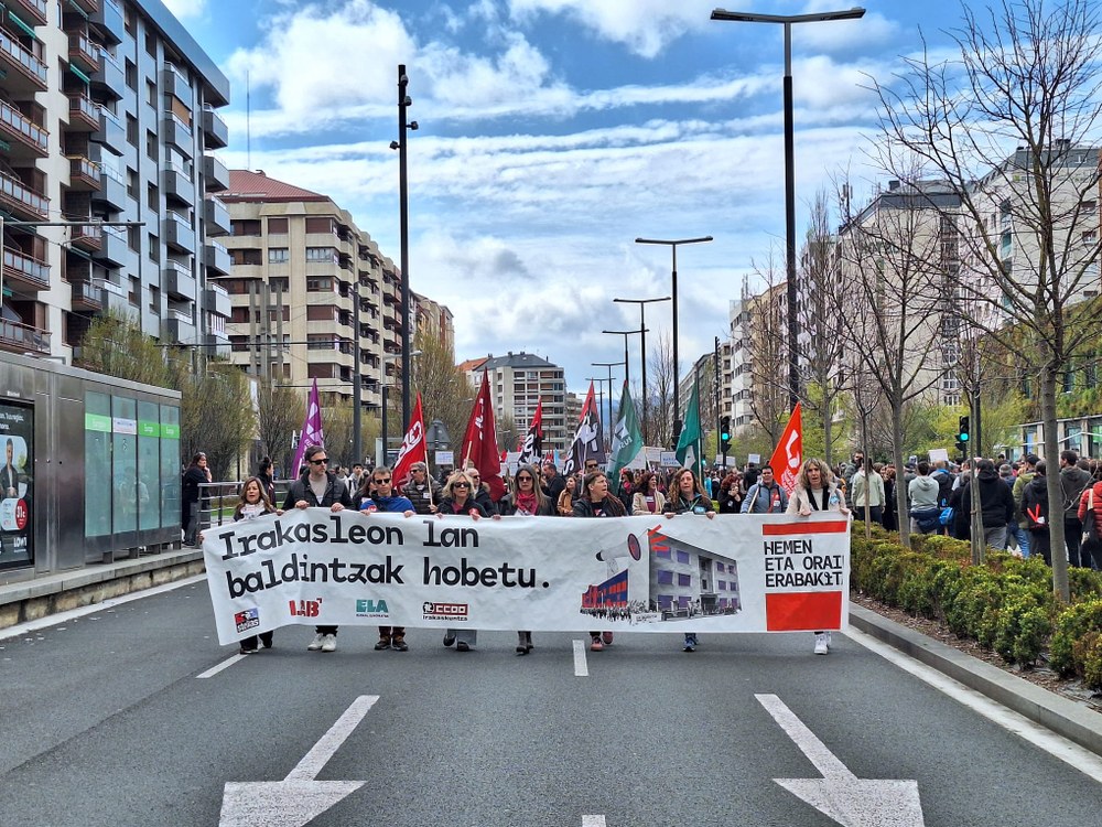 Grebekin jarraituko dute Hezkuntza Sailak edukiz hornitutako negoziazio mahairik deitzen ez badu