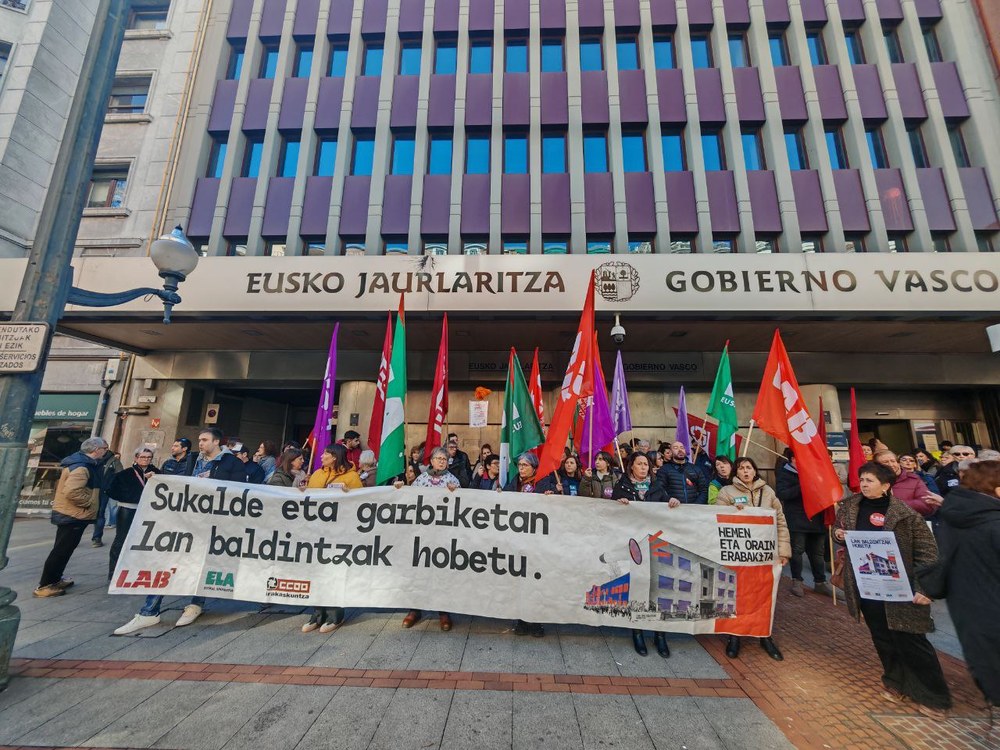 Sukalde eta garbikuntzako bigarren greba egunak %70etik gorako jarraipena izan du