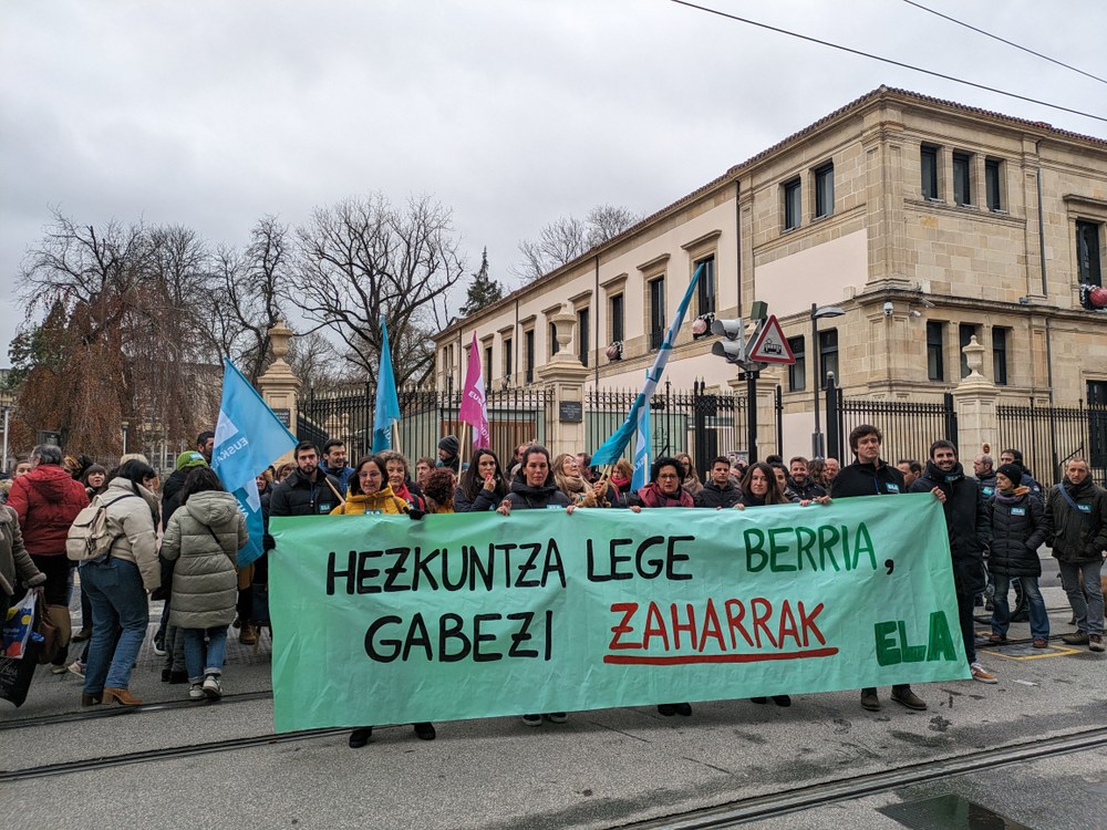 Zilegitasunik ez duela salatu du ELAk elkarretaratze zaratatsu batean