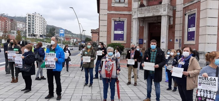 COVID-19arekin kutsatu den Osakidetzako langileen %80 lanean kutsatu da, babes-neurri faltagatik