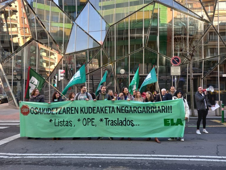 ELAk aldi baterako kontratazio zerrenden kudeaketan dagoen kaosa salatu du ELAk aldi baterako kontratazio zerrenden kudeaketan dagoen kaosa salatu du