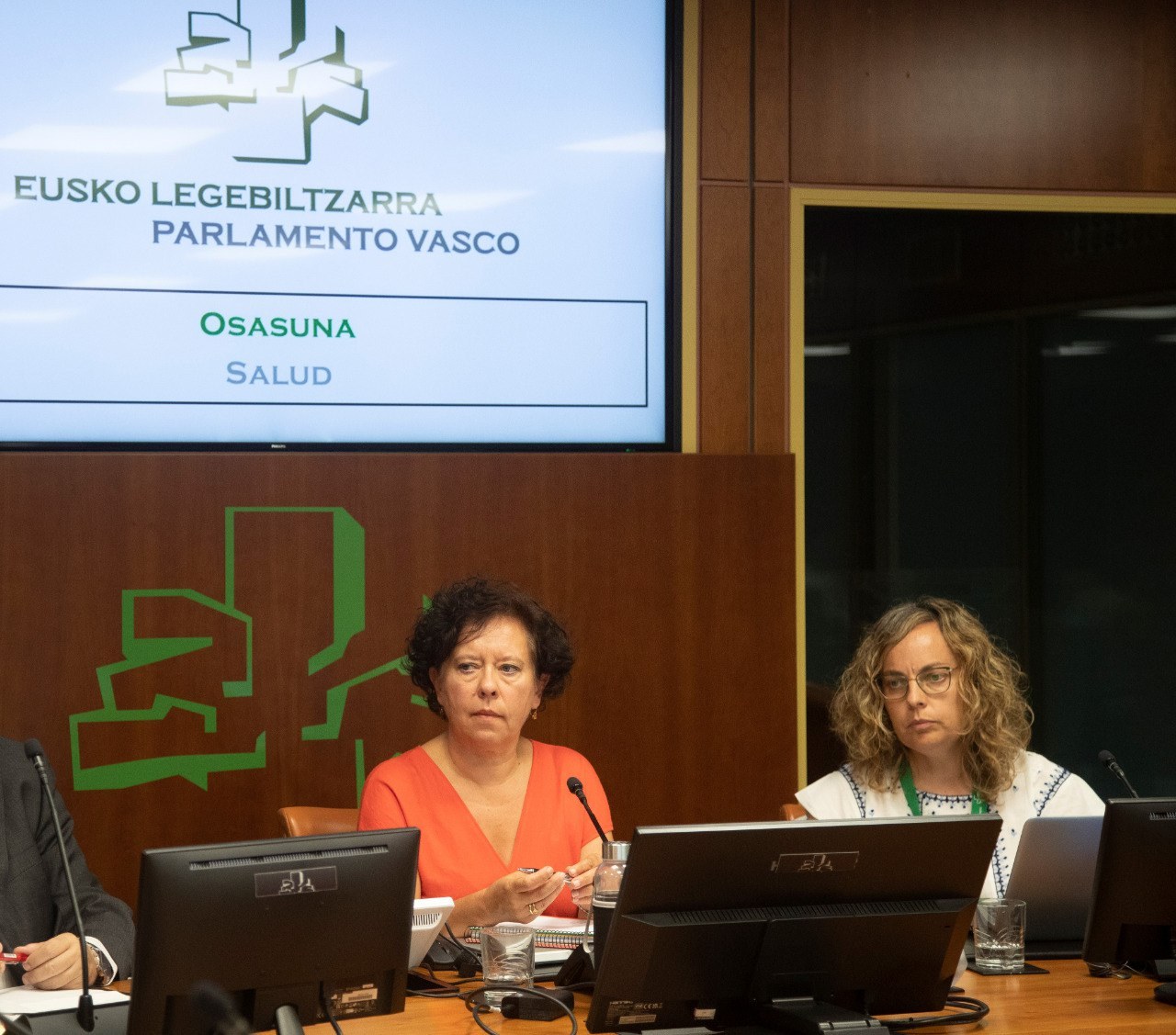 ELAk Osakidetzako desegitea eta prekarizazioa salatu ditu Legebiltzarreko Batzordean