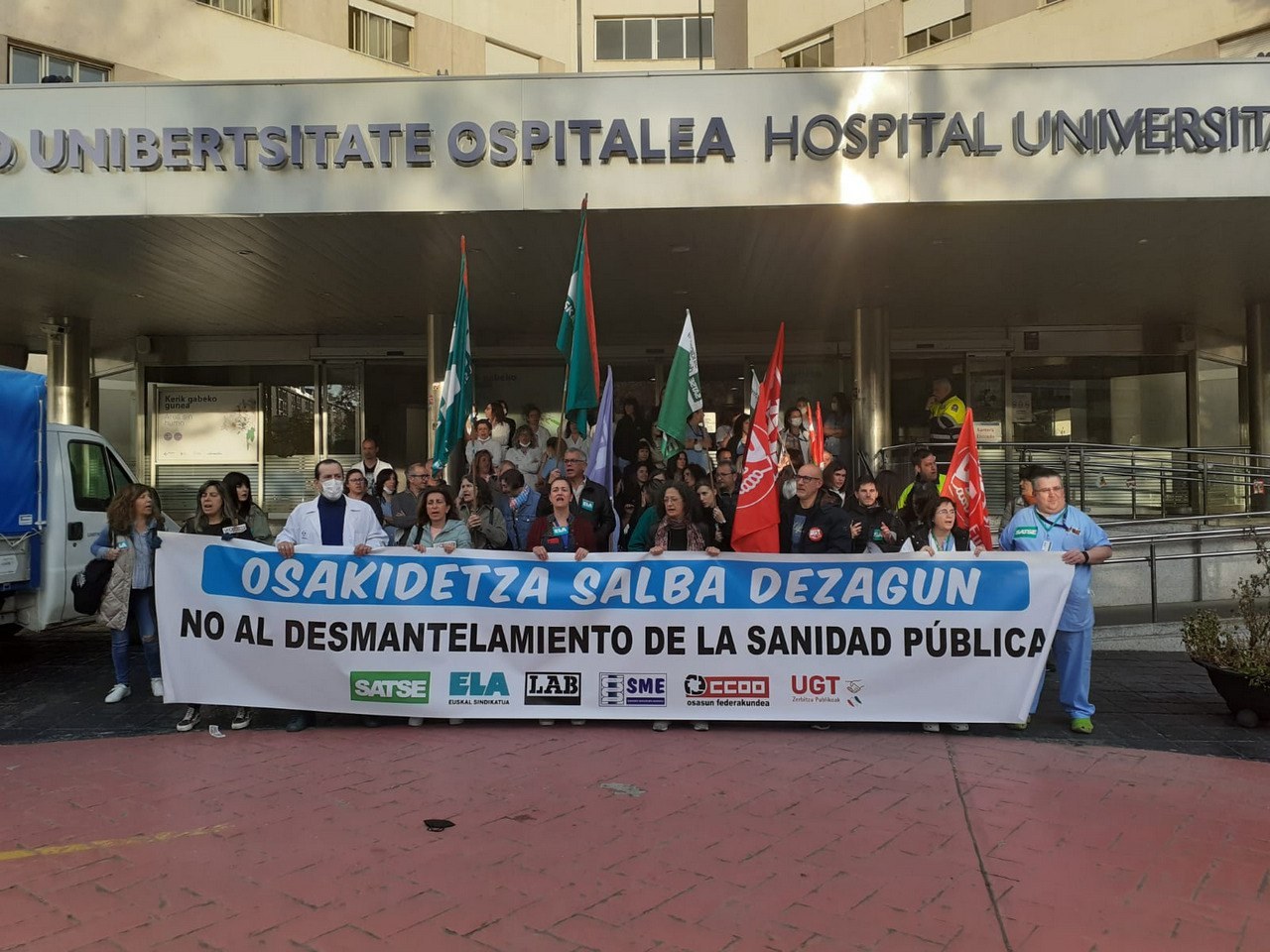 Kontzentrazioak Txagorritxu, Gurutzeta eta Donostia Ospitaleetan lan-baldintzak salatzeko Kontzentrazioak Txagorritxu, Gurutzeta eta Donostia Ospitaleetan lan-baldintzak salatzeko