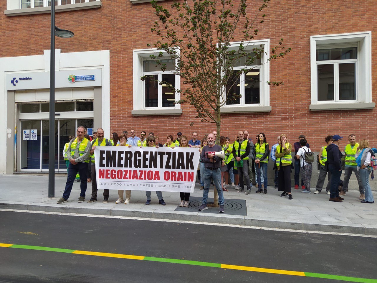 Langraizen jarri nahi duten Bizi Euskarri Aurreratu Medikalizatuan langileen eskubideak galduko dira