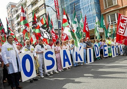 Osakidetzak 320 lanpostu eskaintzen dizkie bere 10.000 behin-behineko langileei Osakidetzak 320 lanpostu eskaintzen dizkie bere 10.000 behin-behineko langileei