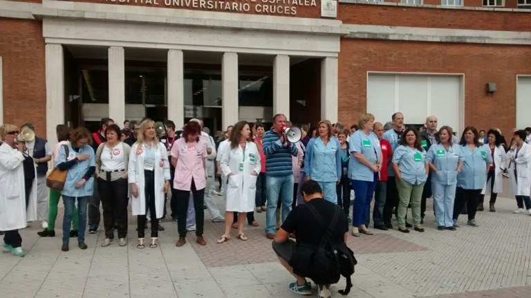 Osakidetzako langileek elkarretaratzeak egin dituzte gaur Osakidetzako langileek elkarretaratzeak egin dituzte gaur