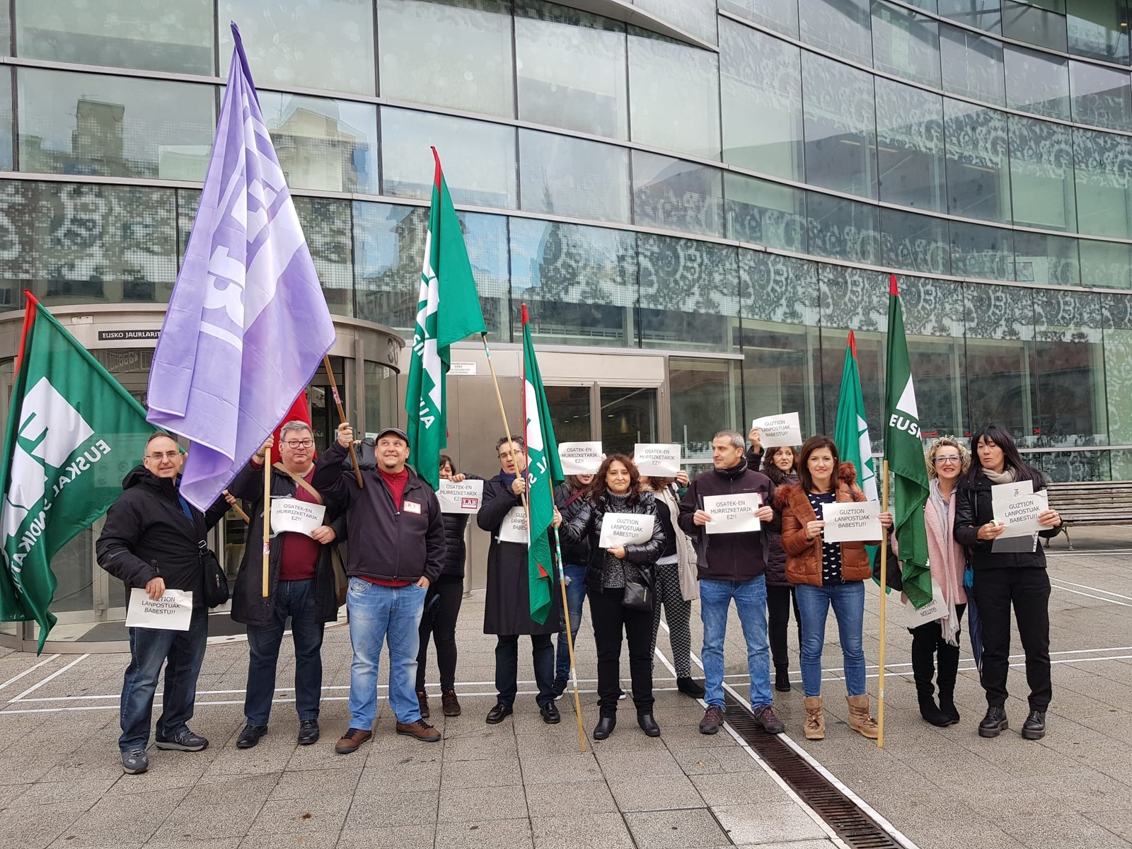 Osatek SAko batzordeak enpresak herritarrei eskaintzen dien zerbitzuaren kalitate txarra salatu du