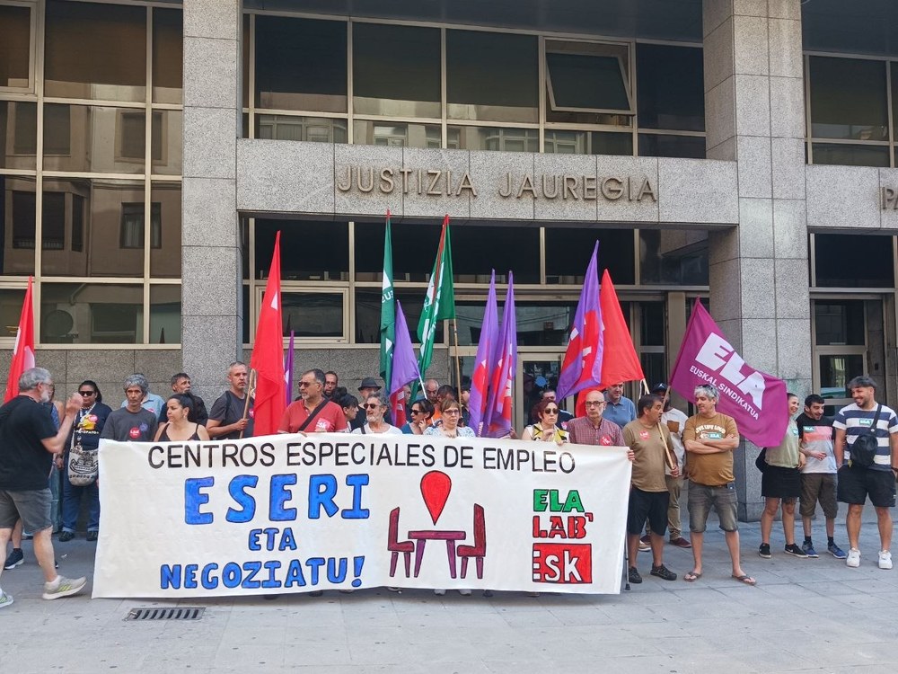 Patronala auzitara eraman dute hitzarmen propioa negoziatzeari uko egiteagatik