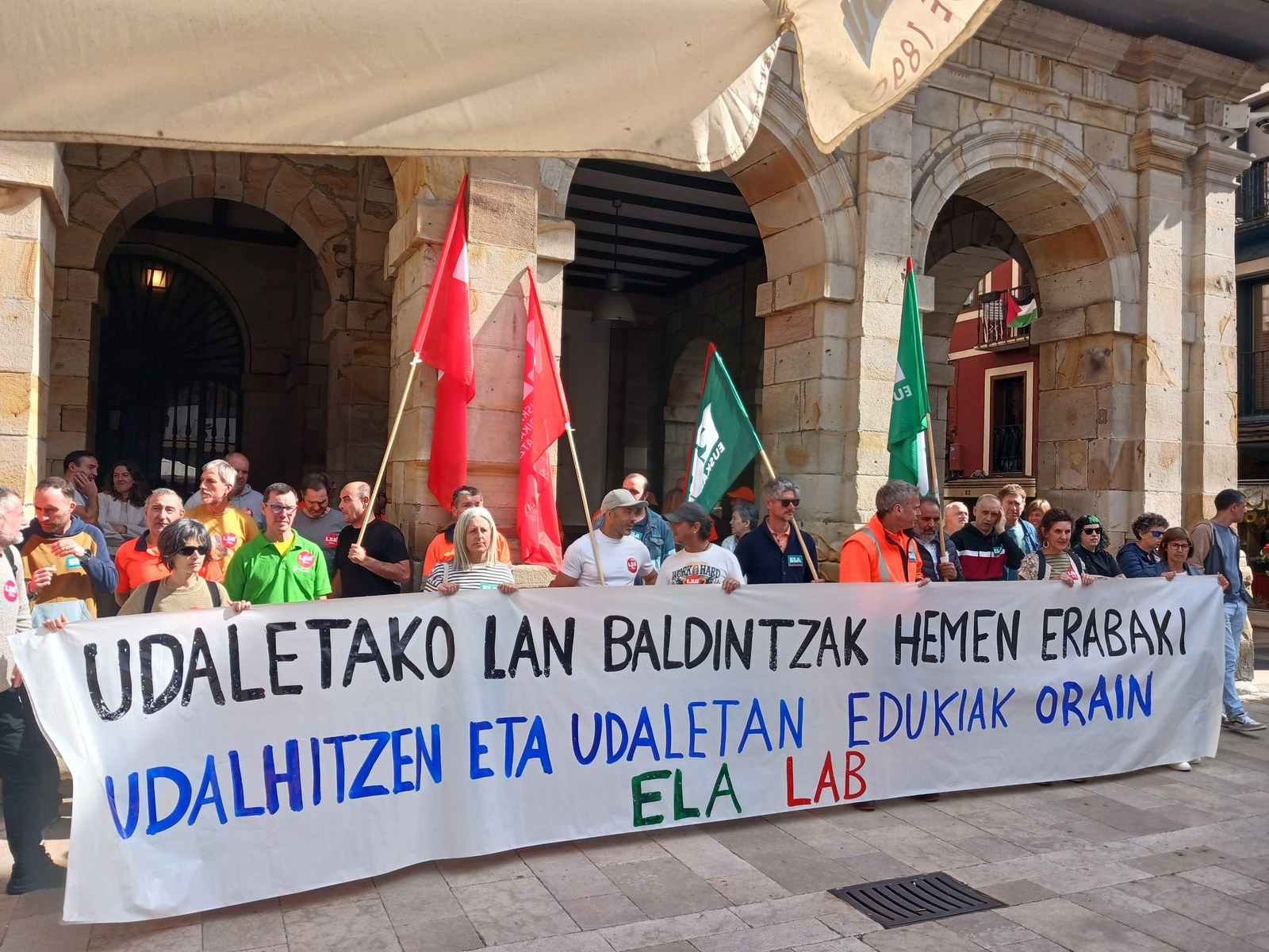 ELAk eta LABek greba deitu dute udaletako lan baldintzak hobetzeko