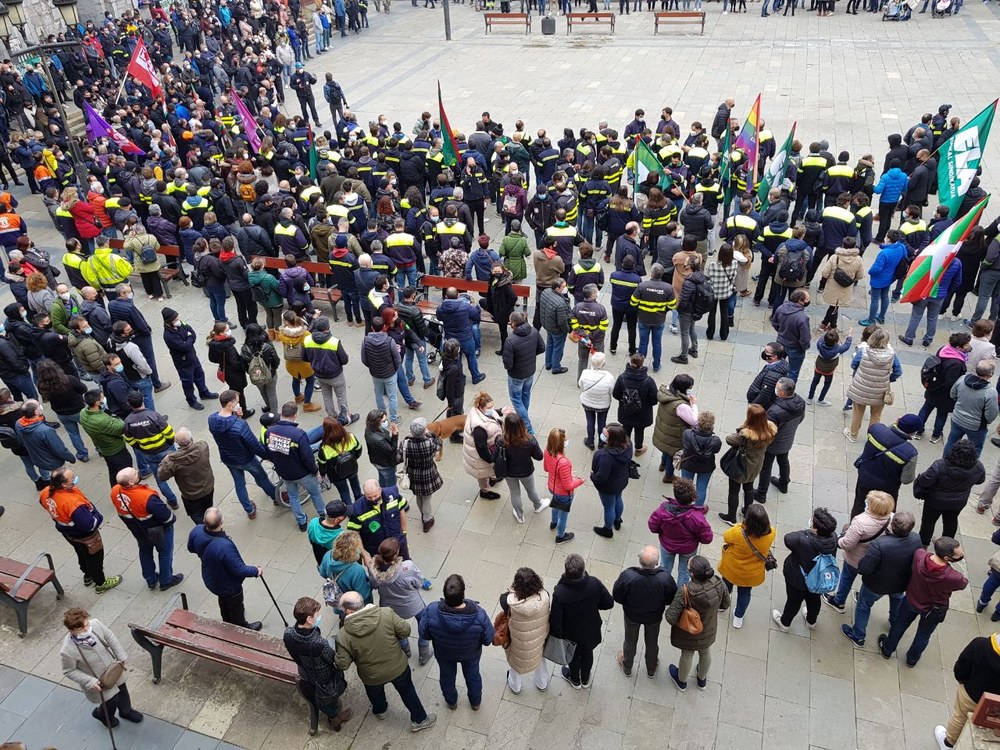 Aiaraldean deitutako lanuzteak eta mobilizazioek erabateko jarraipena izan dute