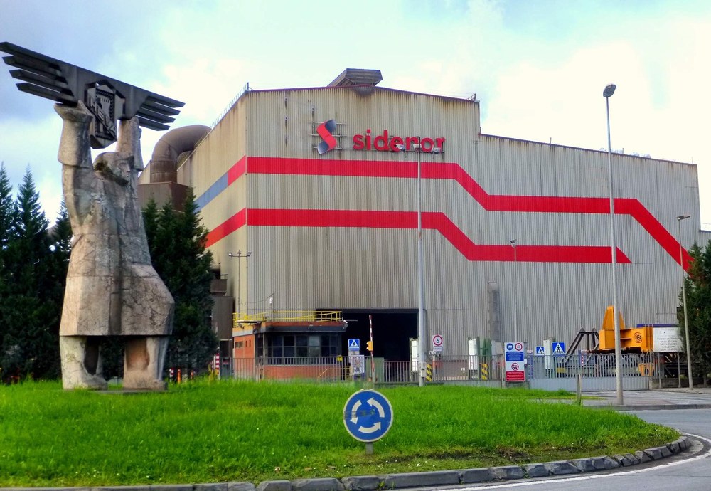 Altzairu fabrikan 50 gradutan ere lanean egon direla salatu dute Lan Ikuskaritzan