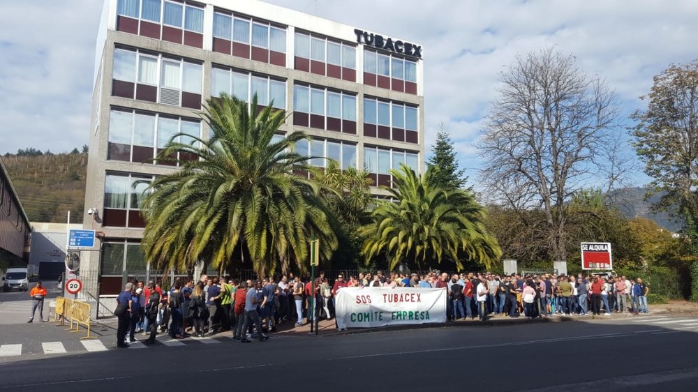 ELAk enpresari eta bere akziodunei (besteak beste, Eusko Jaurlaritza) 150 pertsonaren kaleratzea ekarriko lukeen EREa bertan behera uzteko exijitzen die