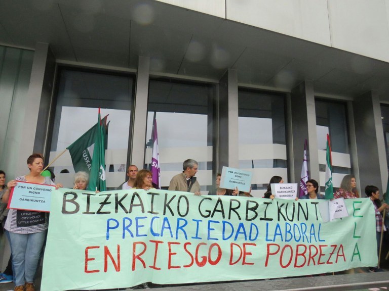 Garbikuntza sektorea: prekarietateak emakume aurpegia du