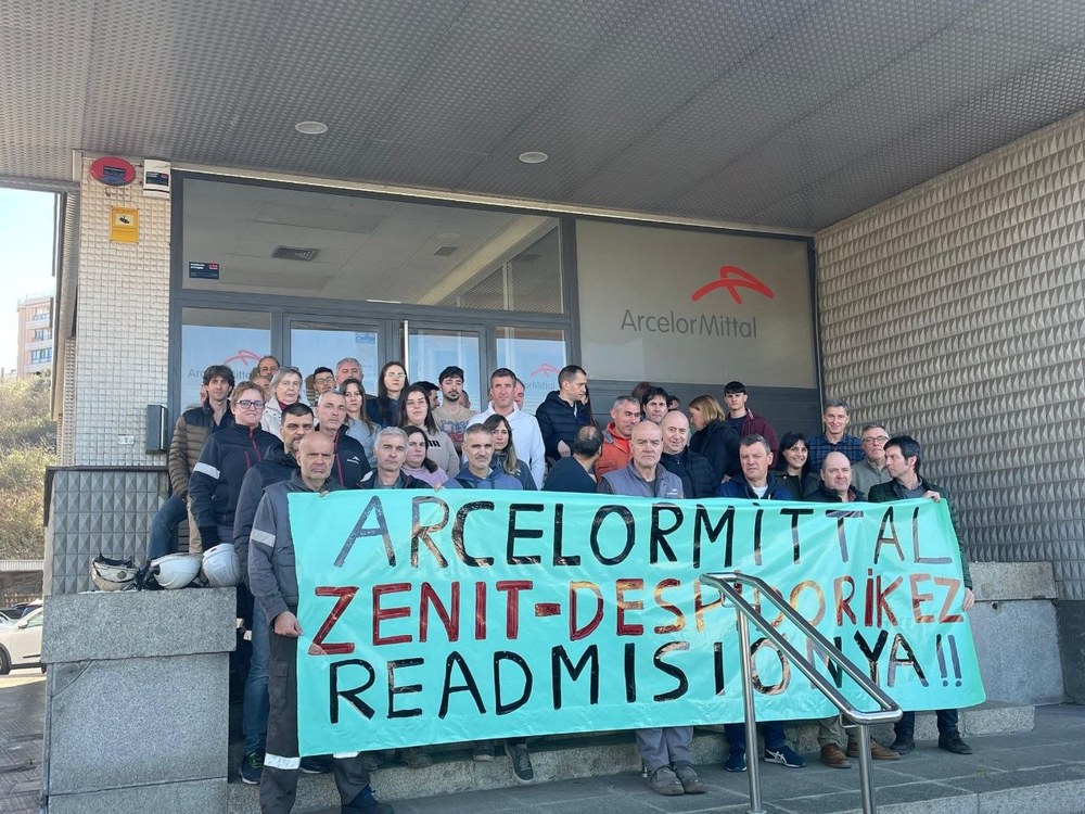 Langileak kaleratzeen aurka mobilizatu dira