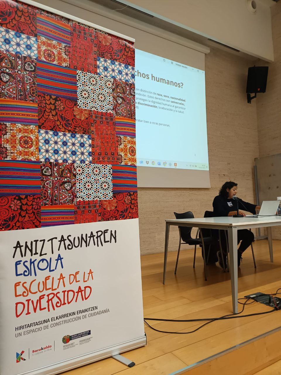 ELAk salatu du Atzerritartasun Legeak oinarrizko eskubideak eragozten dituela