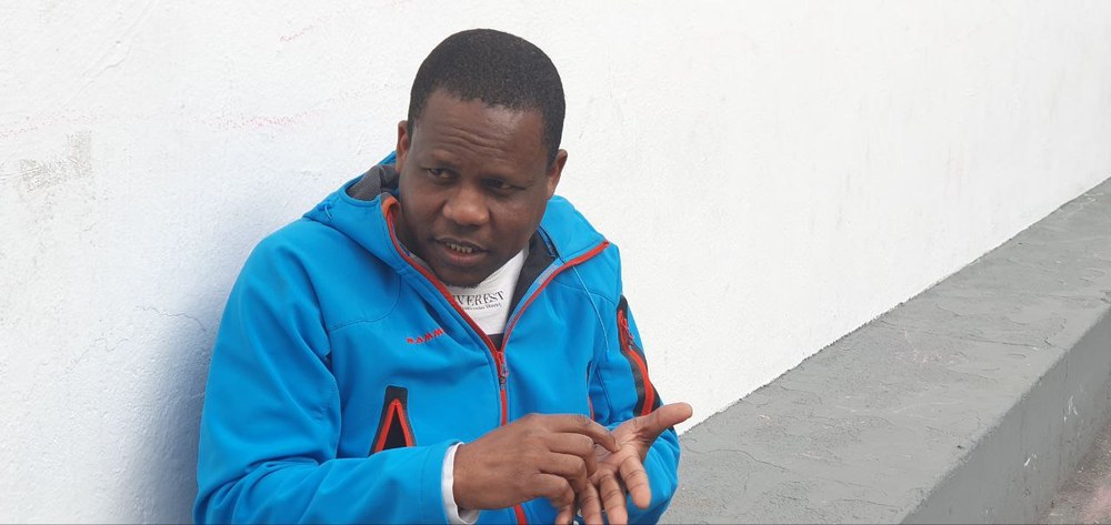 Mohamadou Ly: “Nork kontratatuko gaitu paperik gabe?”