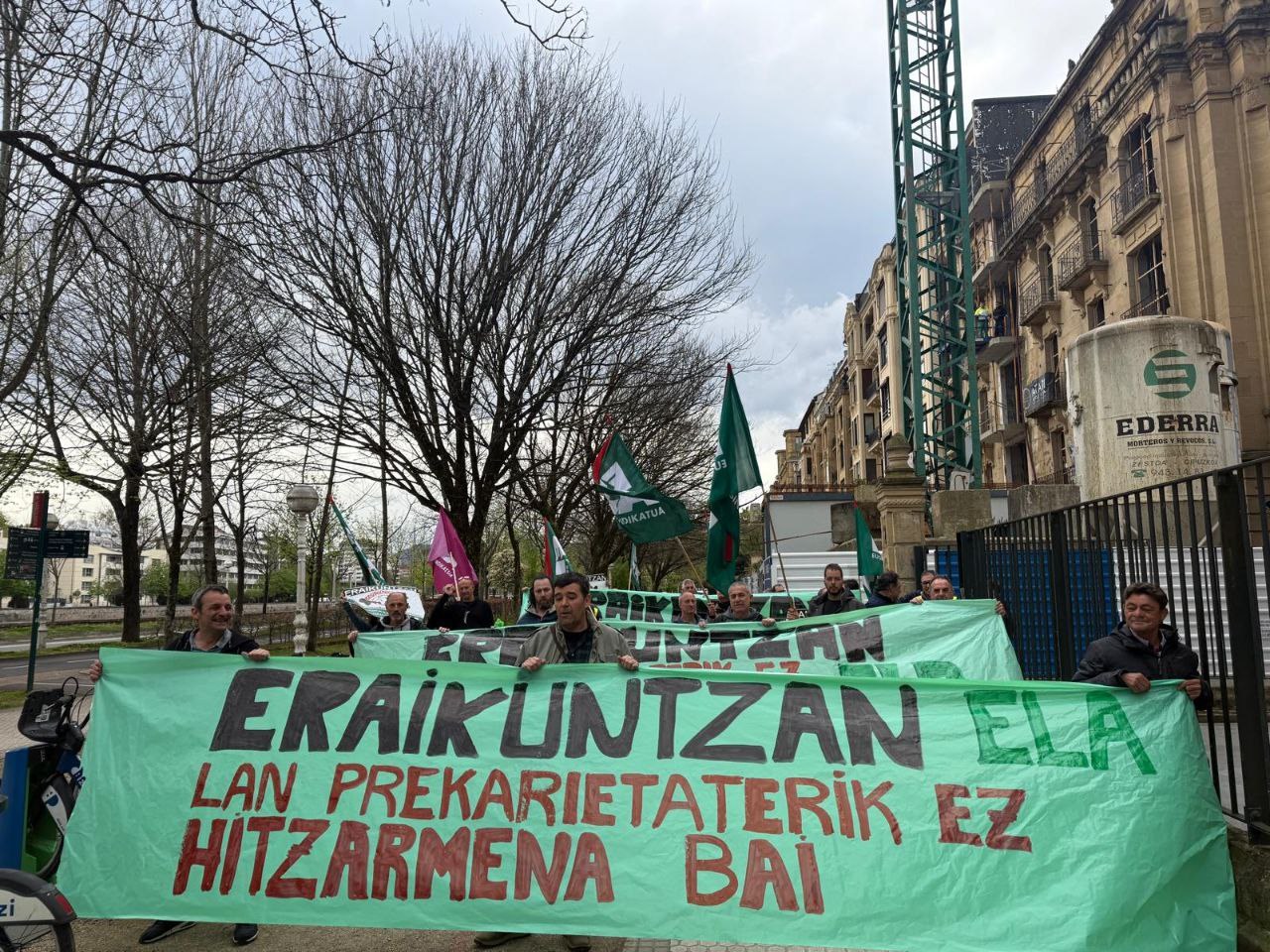 Aurrepausuak izan dira, baina ez sinatzeko nahikoak