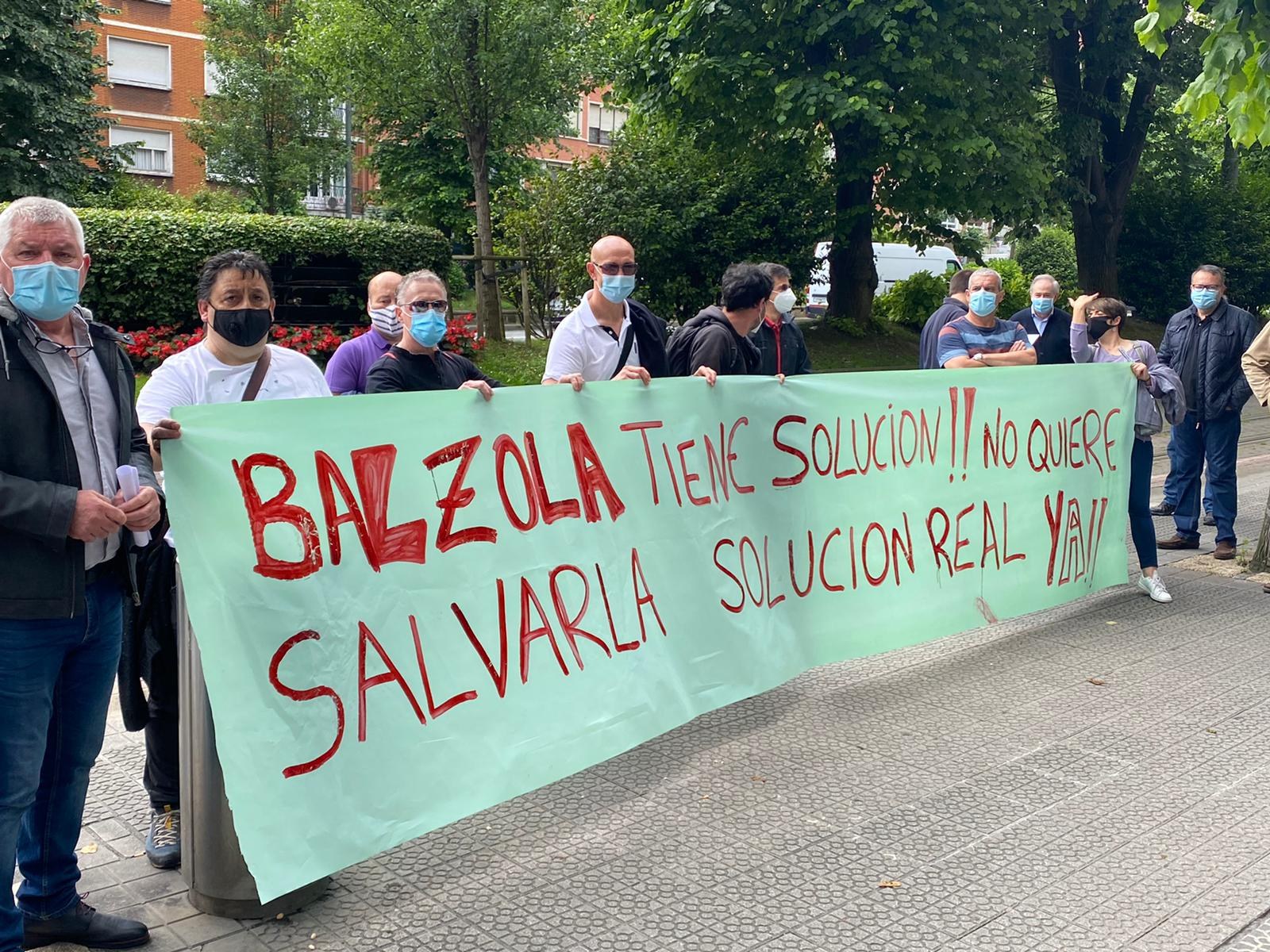 Balzola eraikuntzako langileek ordaintzeke dauden soldatak ordaintzeko exijitu dute