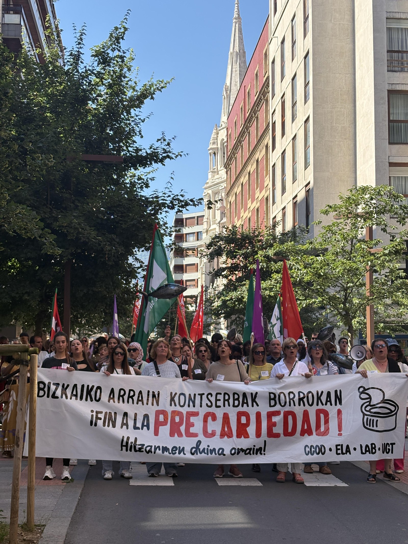 Ia erabateko jarraipena izan du lehen greba egunak