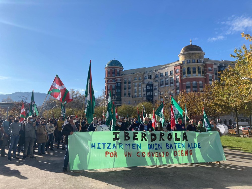 Iberdrolako langileek Bilbon konzentrazioa egin zuten hitzarmen kolektiboaren aurreakordioaren aurka