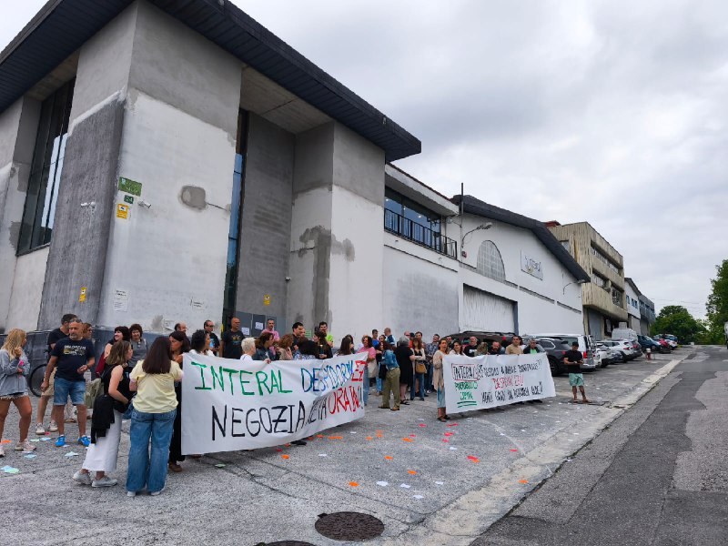 Lantegia itxita eta ekoizpena geldituta egon da, lanuzteak direla eta