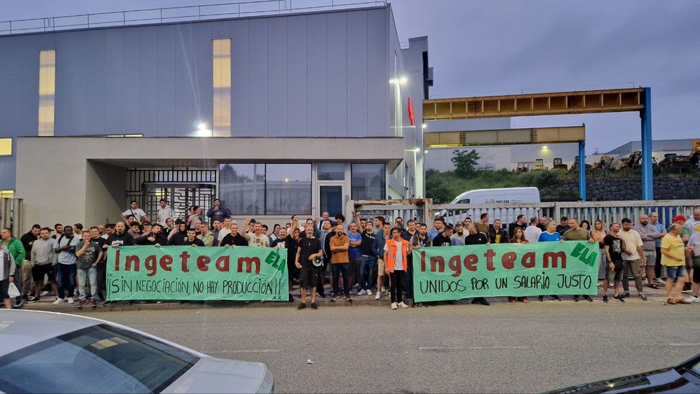 Langileak lehen greba eguna burutu dute, zuzendaritzak eskariei uko egin diolako