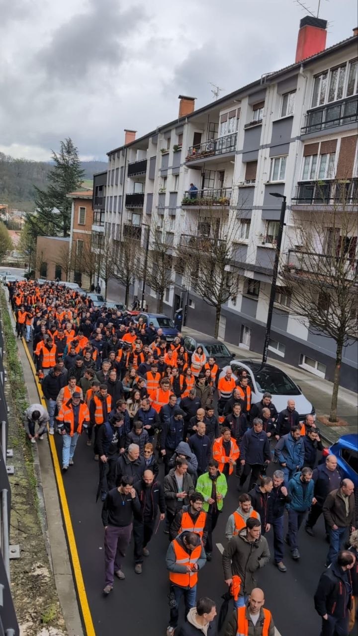 Soldata igoerak eta enplegu egonkorra jasotzen duen hitzarmen berria