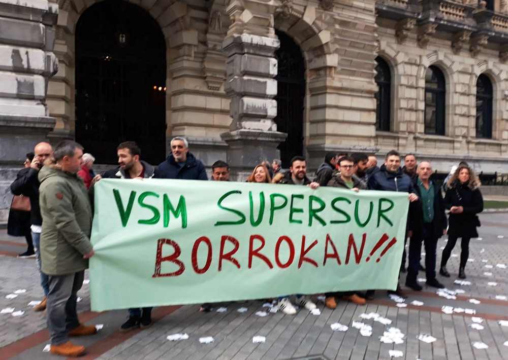 Supersurreko langileek mobilizazioekin jarraitzen dute