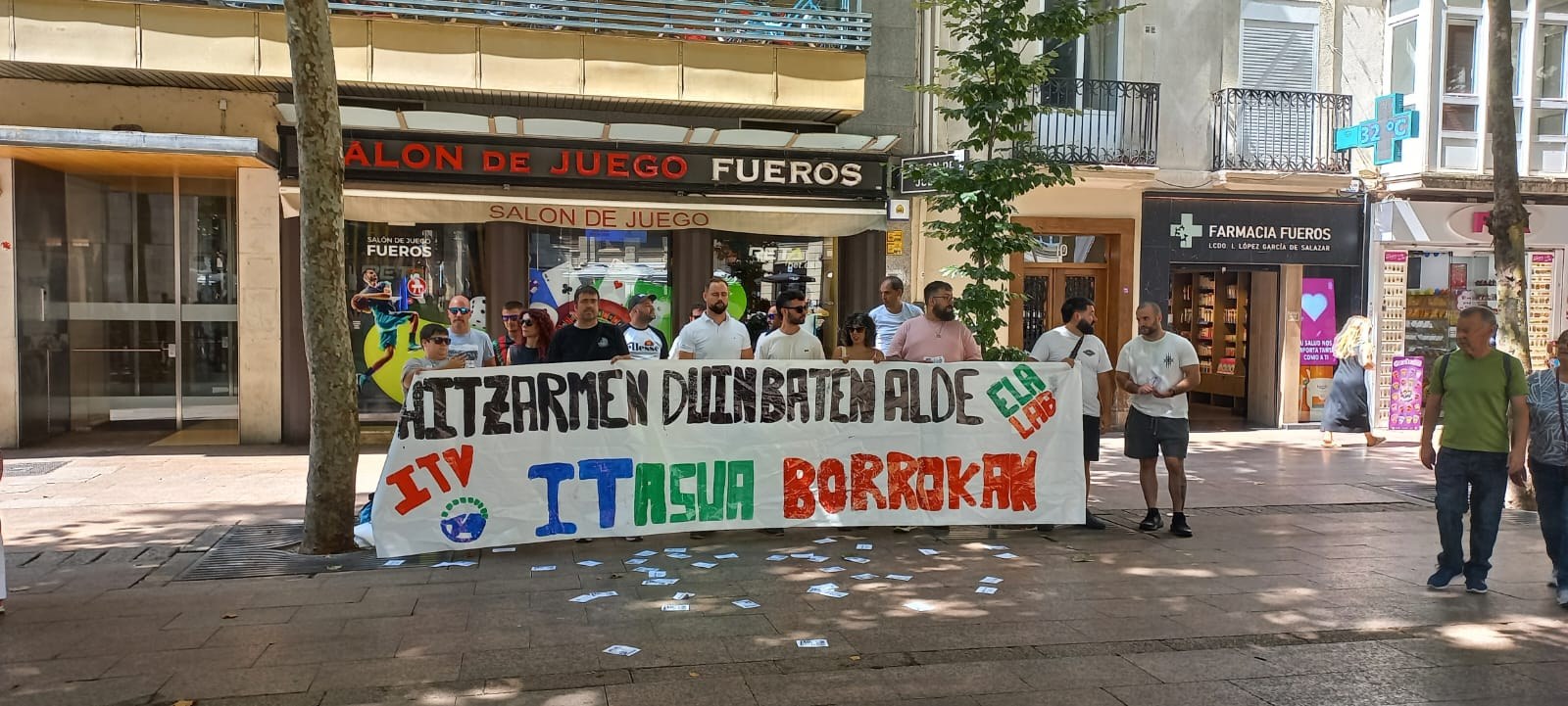 Grebalariek protesta egin dute Gasteizko jaien hasieran