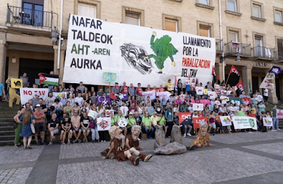 ELAk parte hartu du Iruñean AHT gelditzeko dei herrikoian